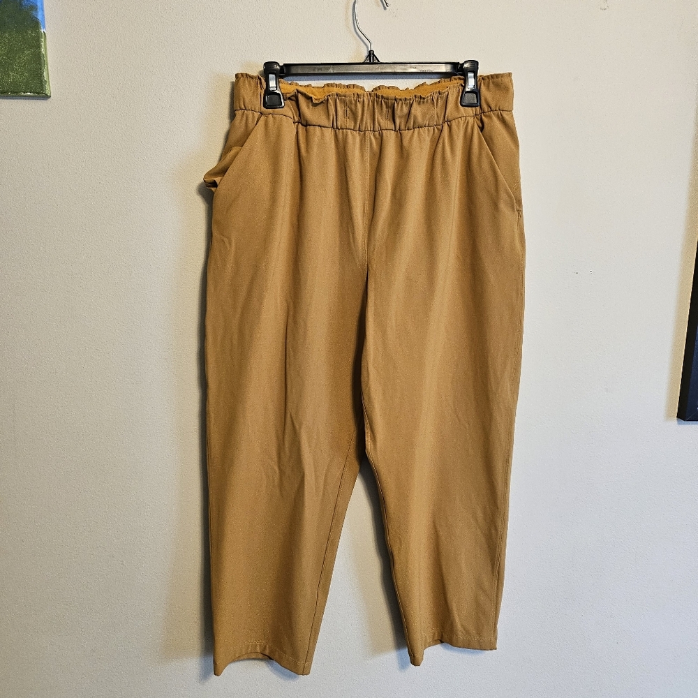 lululemon athletica Cropped Ankle Pants in Mustard